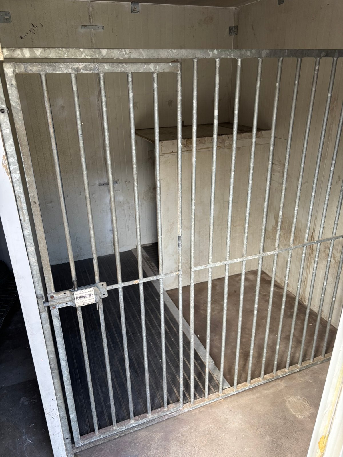 Hondenkennel onderhoudvrij voor binnen en buiten gebruik, Dieren en Toebehoren, Ophalen, Zo goed als nieuw, 110 cm of meer, 100 cm of meer