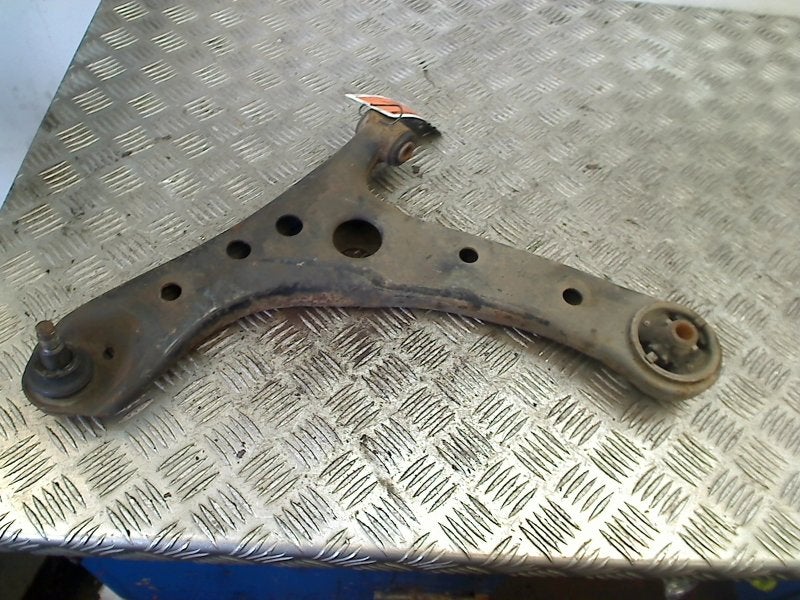 Draagarm Links Voor Toyota Avensis Verso (M20) 2005, Gebruikt, Kundenbetreuung@toyota.de, Toyota-Allee 2, Köln 50858, , Duitsland