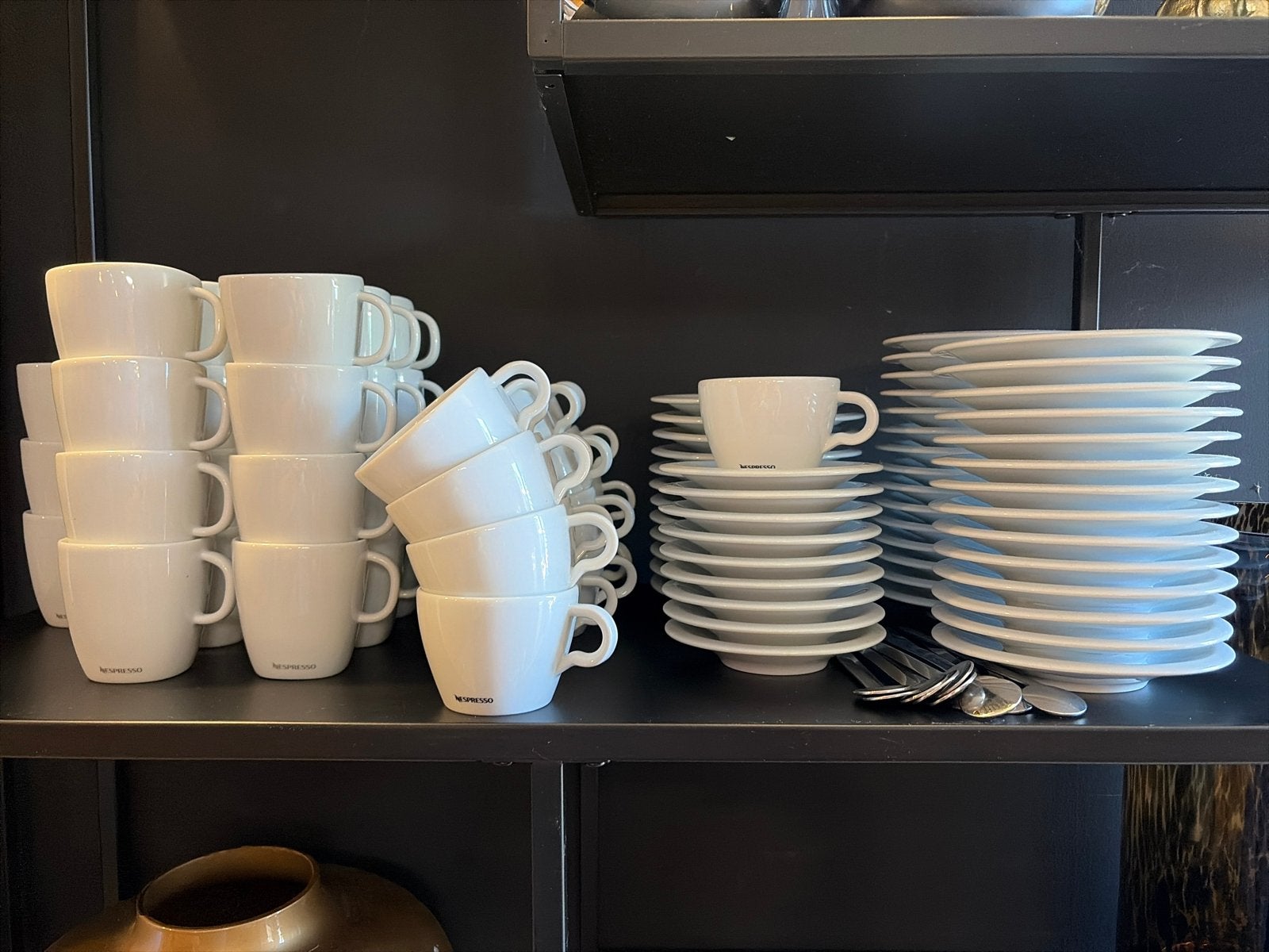 Nespresso Servies: Kopjes, Schotels en Lepeltjes, Huis en Inrichting, Ophalen, Gebruikt, Overige merken, Keramiek