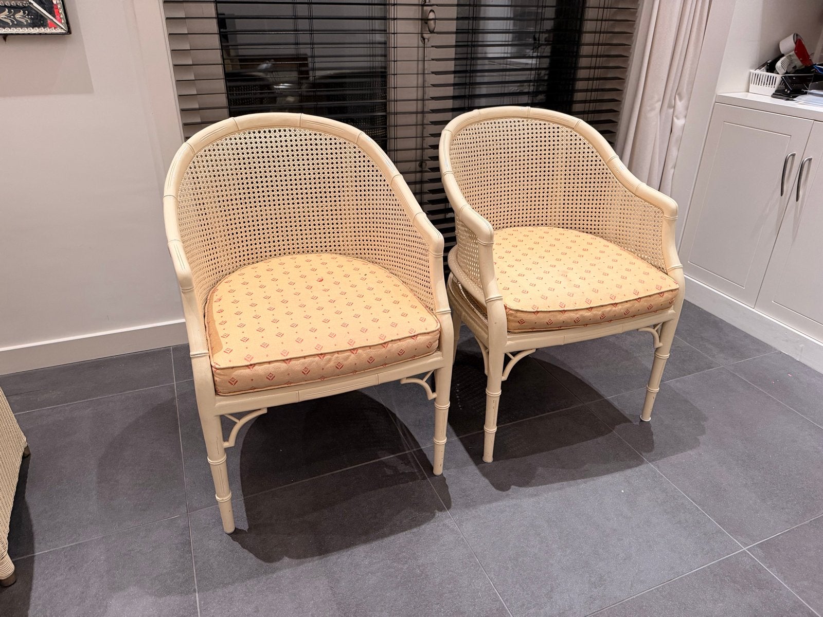 Set van 2 rotan stoelen met webbing en kussens, Ophalen