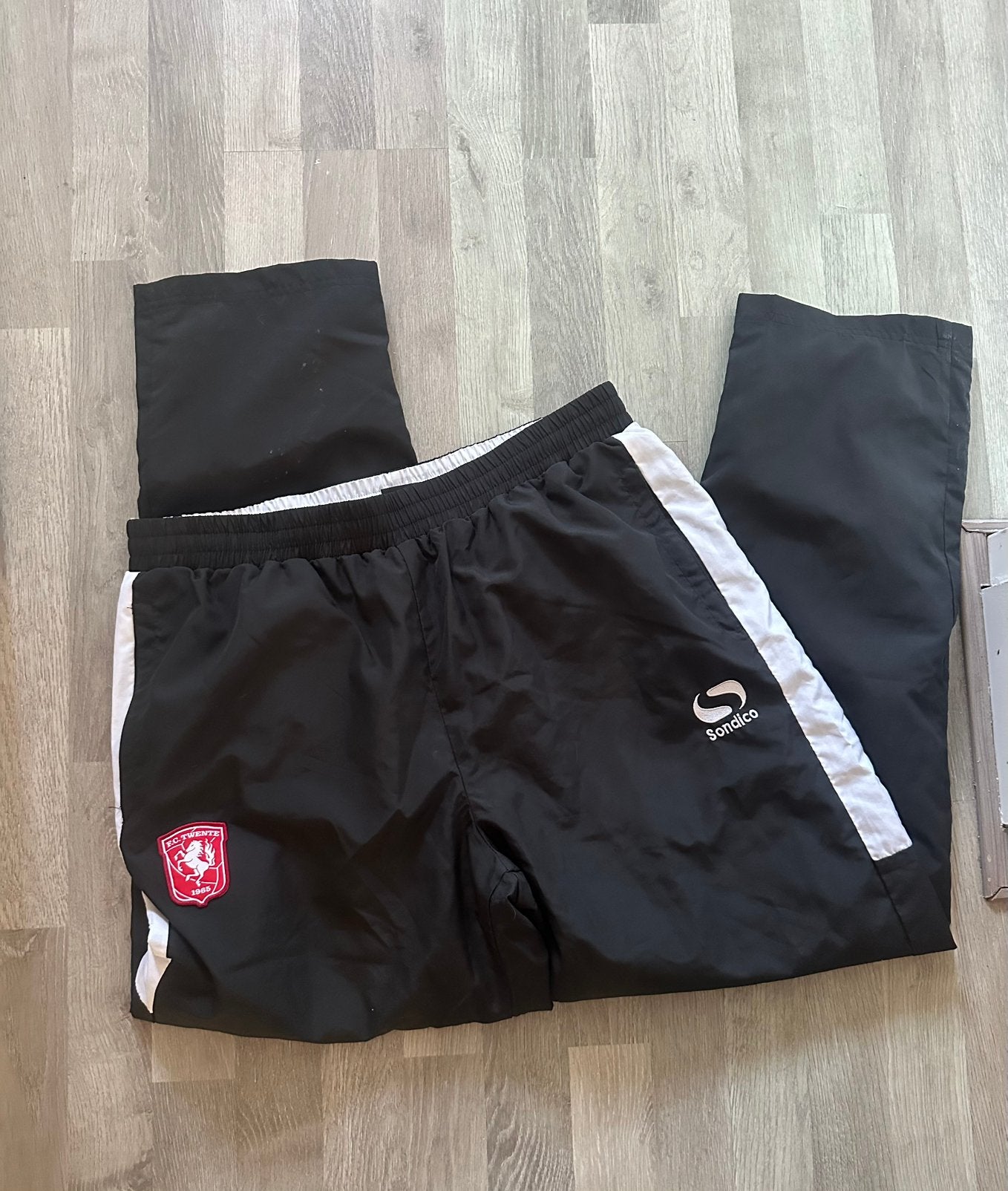 Nieuwe zwarte broek van FC Twente - maat XXL, Zwart, Nieuw, Overige maten, Ophalen of Verzenden
