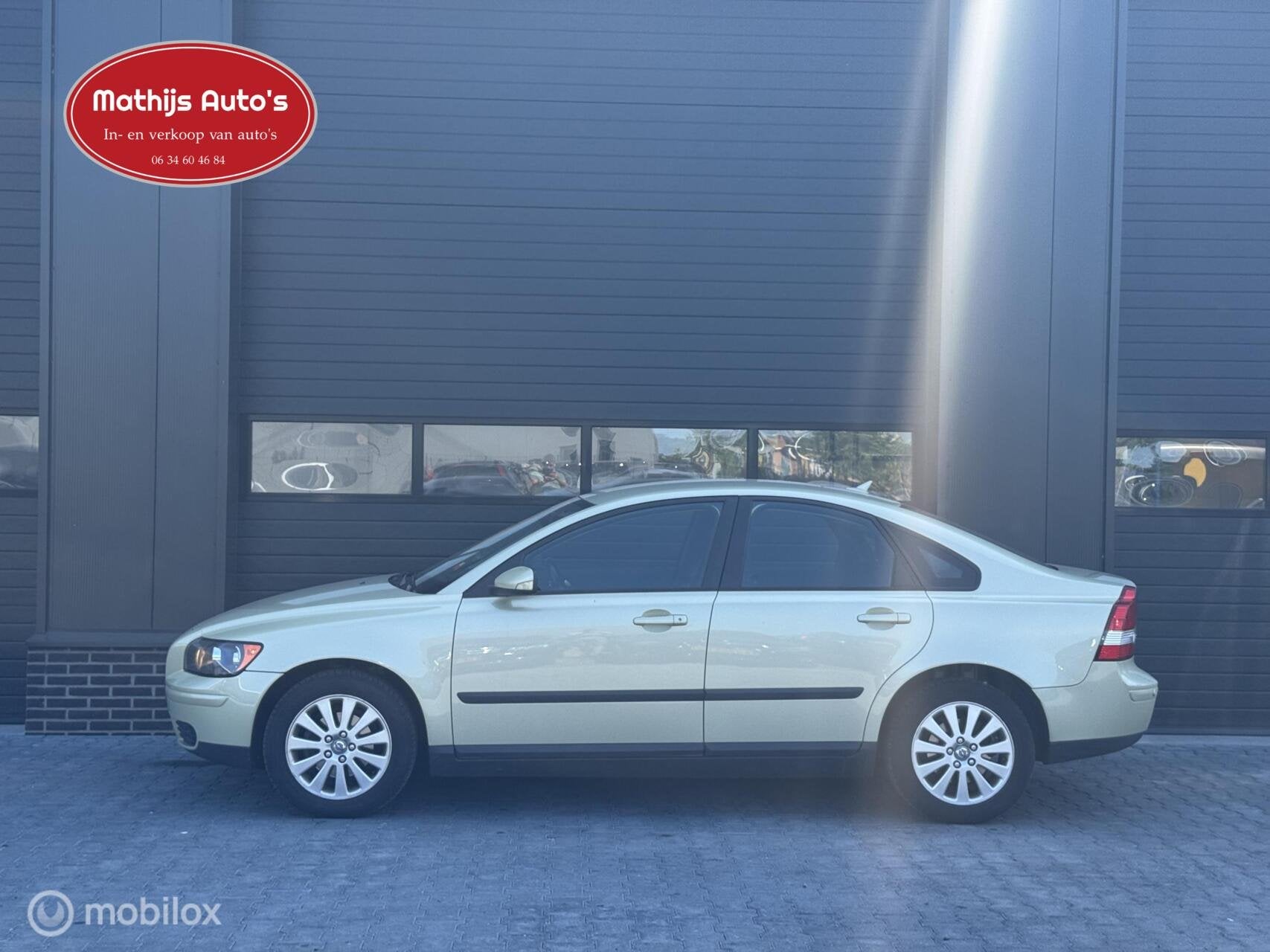 Volvo S40 1.8 Nette staat! Airco Cruise LM velgen!, Auto's, Voorwielaandrijving, 125 pk, 4 cilinders, Handgeschakeld