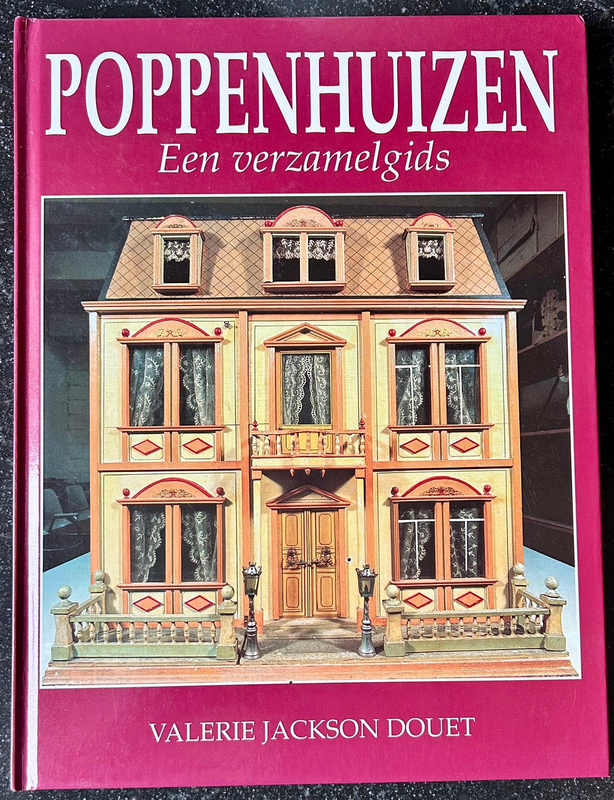Valerie Jackson Douet - Poppenhuizen - 17de eeuw tot heden., Ophalen of Verzenden