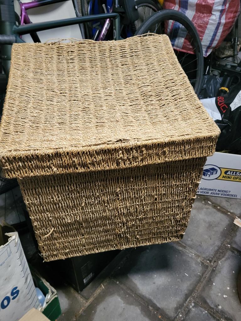 Grote rieten opbergmand met deksel 48x48x48cm, Huis en Inrichting, Ophalen, Gebruikt, Rechthoekig