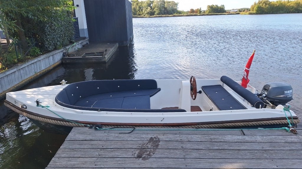 Tweedehands Wato 490 Sloep incl. Yamaha 15PK – € 6.995,-