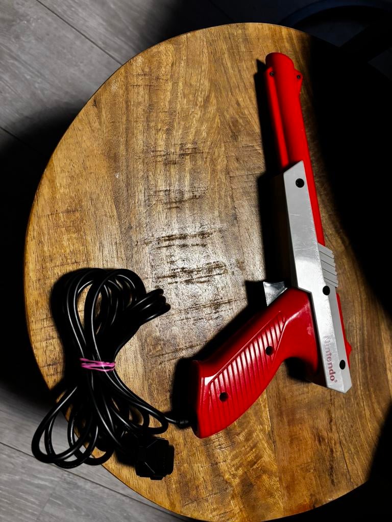 Nintendo Nes Oranje Zapper, Spelcomputers en Games, Games | Nintendo NES, Zo goed als nieuw, Avontuur en Actie, 1 speler, Vanaf 3 jaar