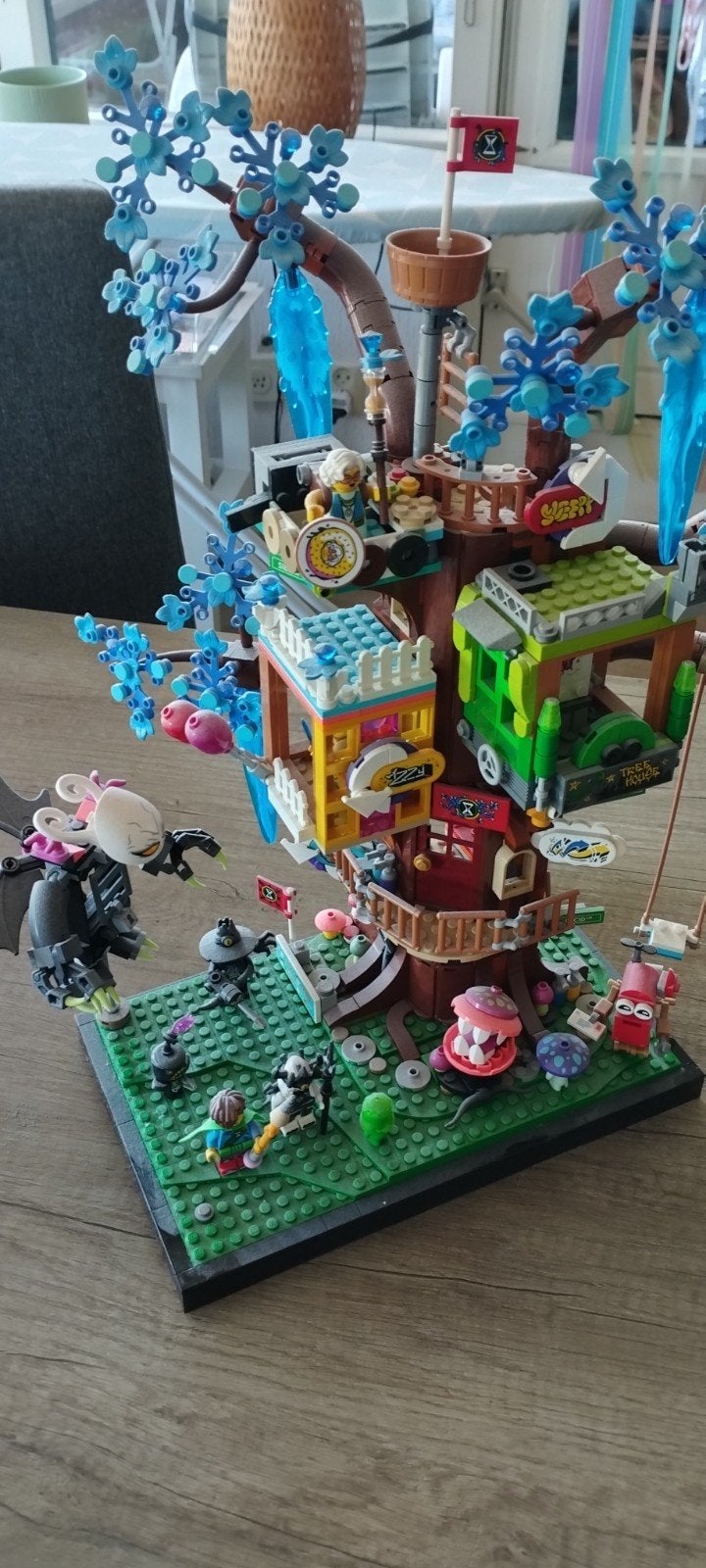 Lego Dreamzzz boomhut, Ophalen