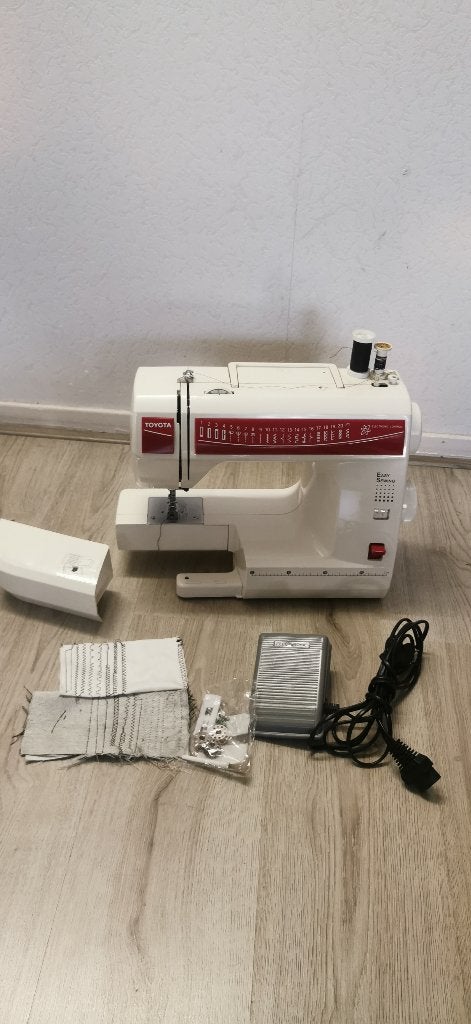 Naaimachine Toyota ES121 RS, Fietsen en Brommers, Ophalen of Verzenden, Zo goed als nieuw