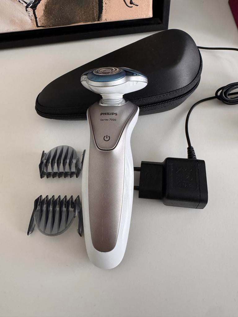 Philips Scheerapparaat Serie 7000 met trimkop en etui, Ophalen of Verzenden, Zo goed als nieuw, Scheren en Epileren