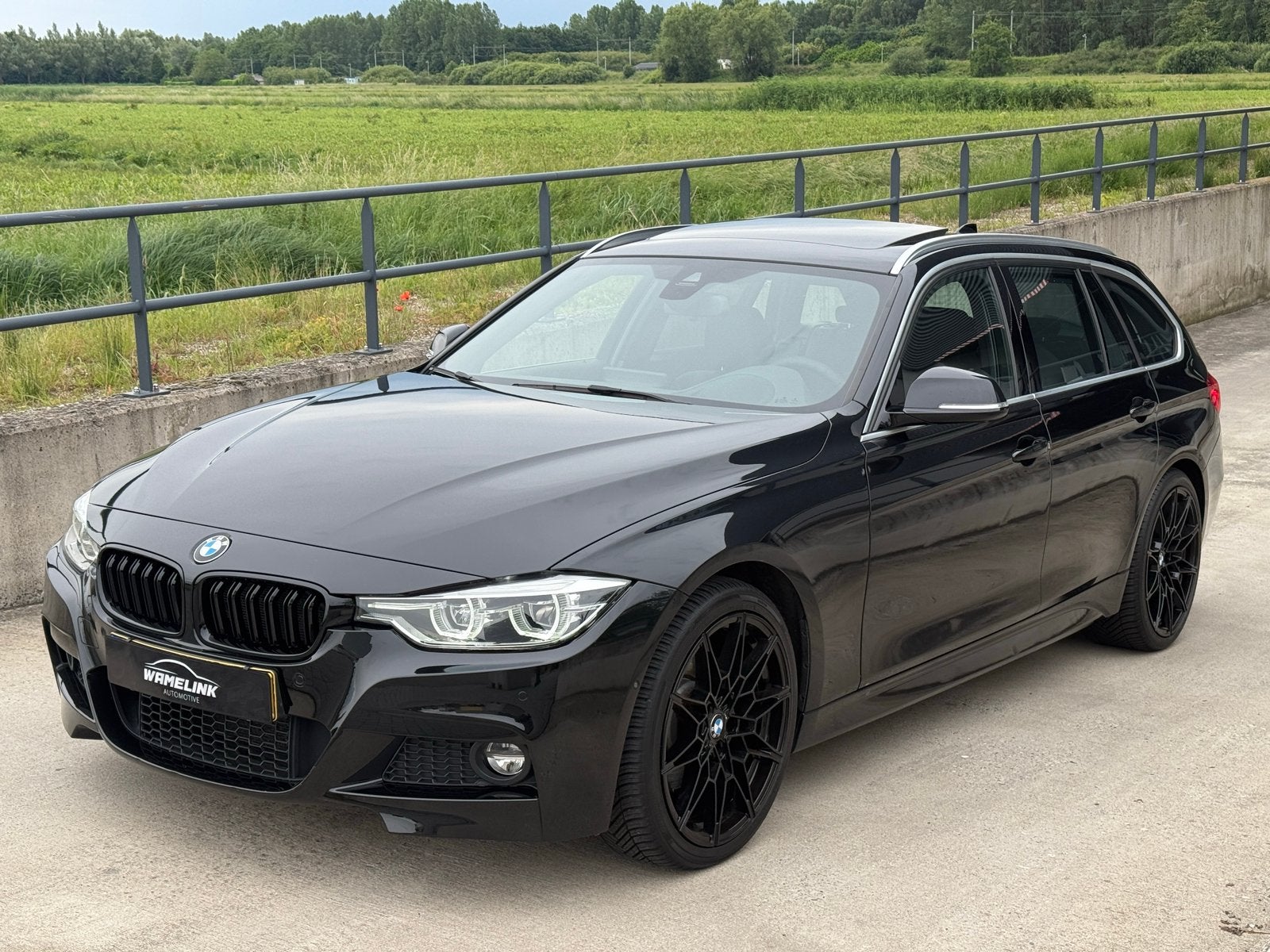 BMW 3-Serie M-Sport 330i 252pk Zwart 1e Eigenaar NAP Pano, Auto's, BMW, Achterwielaandrijving, 1800 kg, 4 cilinders, Zwart