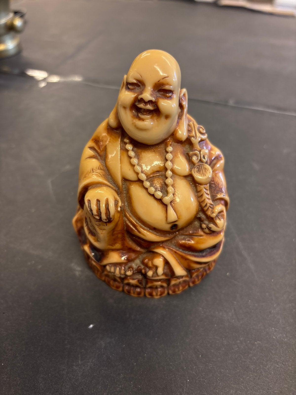 Lachende Boeddha beeldje, 11cm, Huis en Inrichting, Ophalen of Verzenden, Zo goed als nieuw, Overige materialen, Bruin