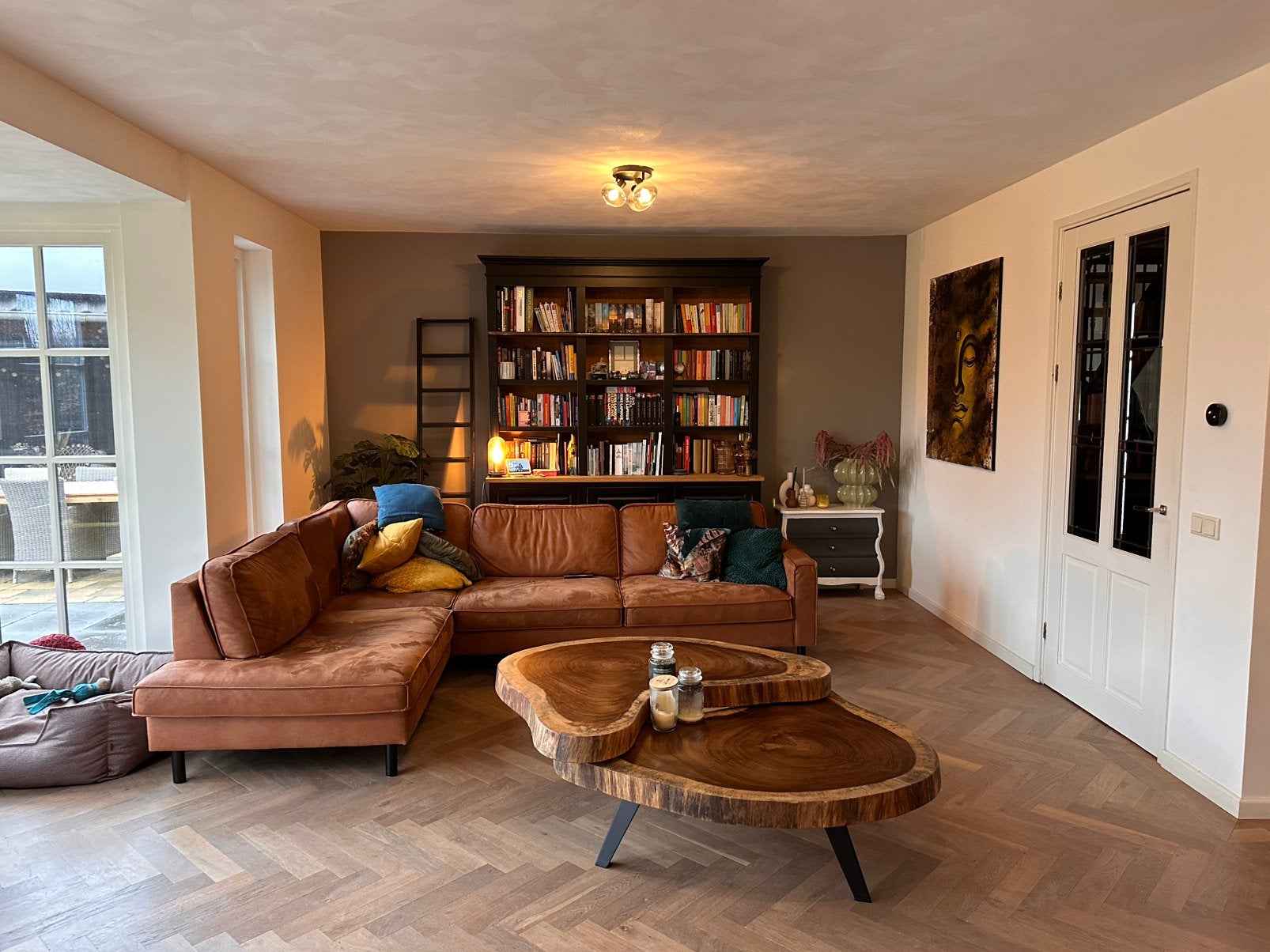 Comfortabele hoekbank in bruin stof, Huis en Inrichting, Ophalen, 250 tot 300 cm, Gebruikt, 100 tot 125 cm
