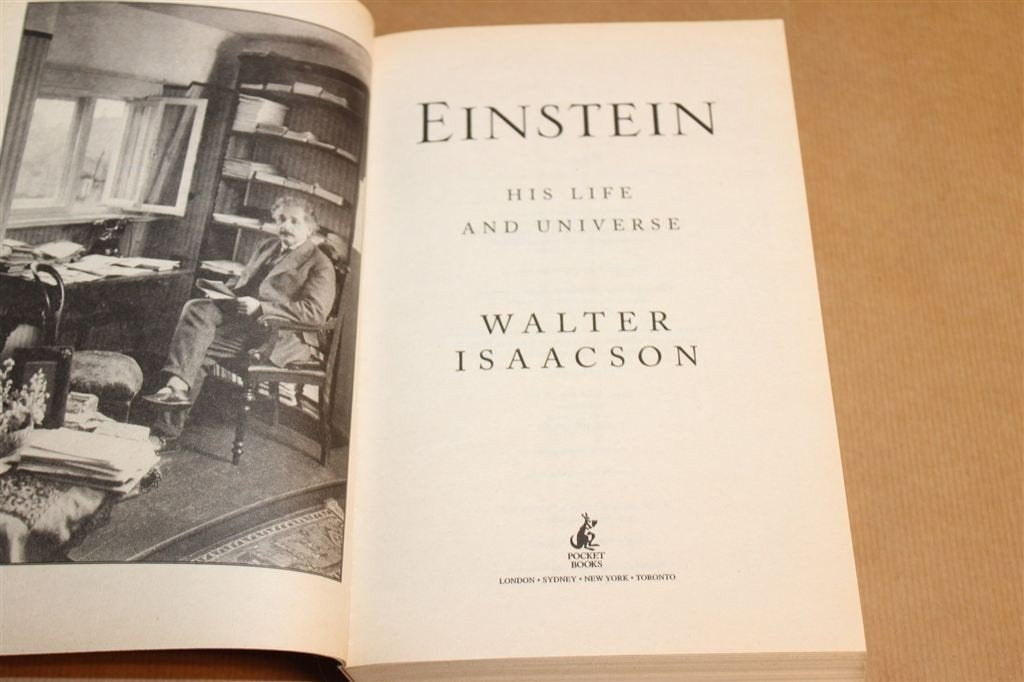 Einstein — His Life and Universe, Isaacson, Ophalen of Verzenden, Gelezen, Sport