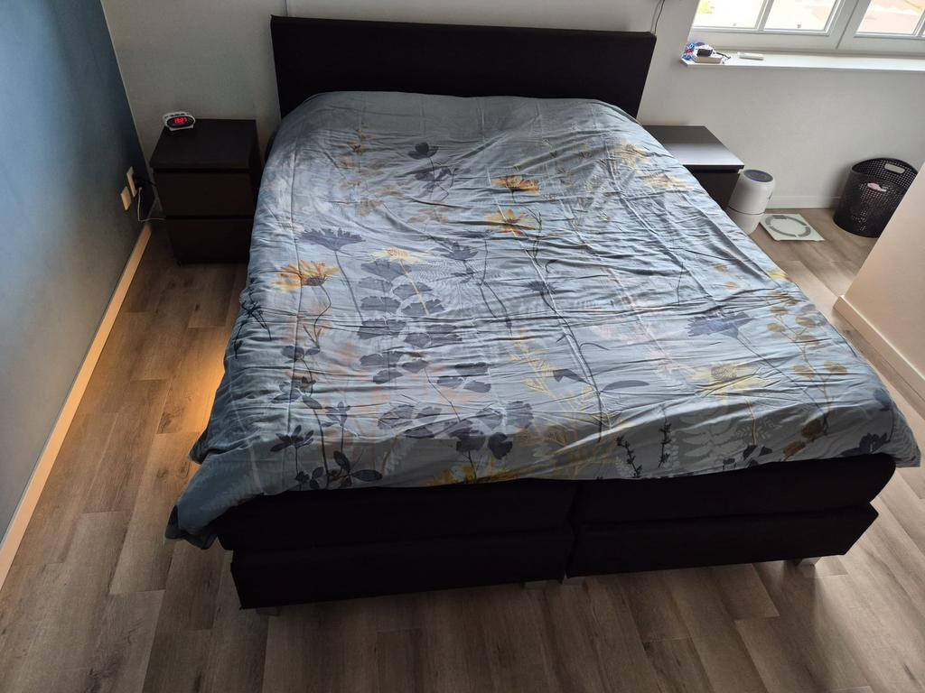 Boxspring (1.80x2.20) met 2 bijpassende nachtkastjes, Huis en Inrichting, Ophalen of Verzenden, Zo goed als nieuw, Tweepersoons