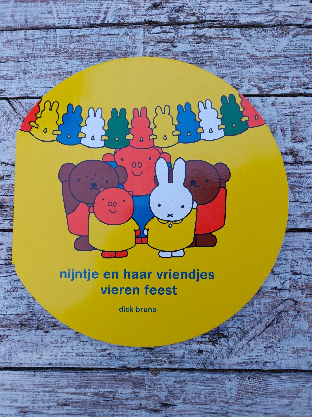 Nijntje en haar vriendjes vieren feest., Ophalen of Verzenden, Zo goed als nieuw