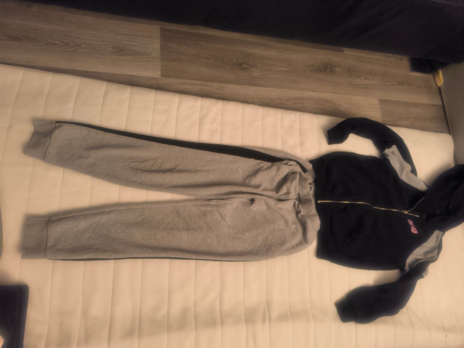 Sportieve set: hoodie en joggingbroek voor meisjes, Kinderen en Baby's, Gebruikt, Meisje, Ophalen of Verzenden, Setje