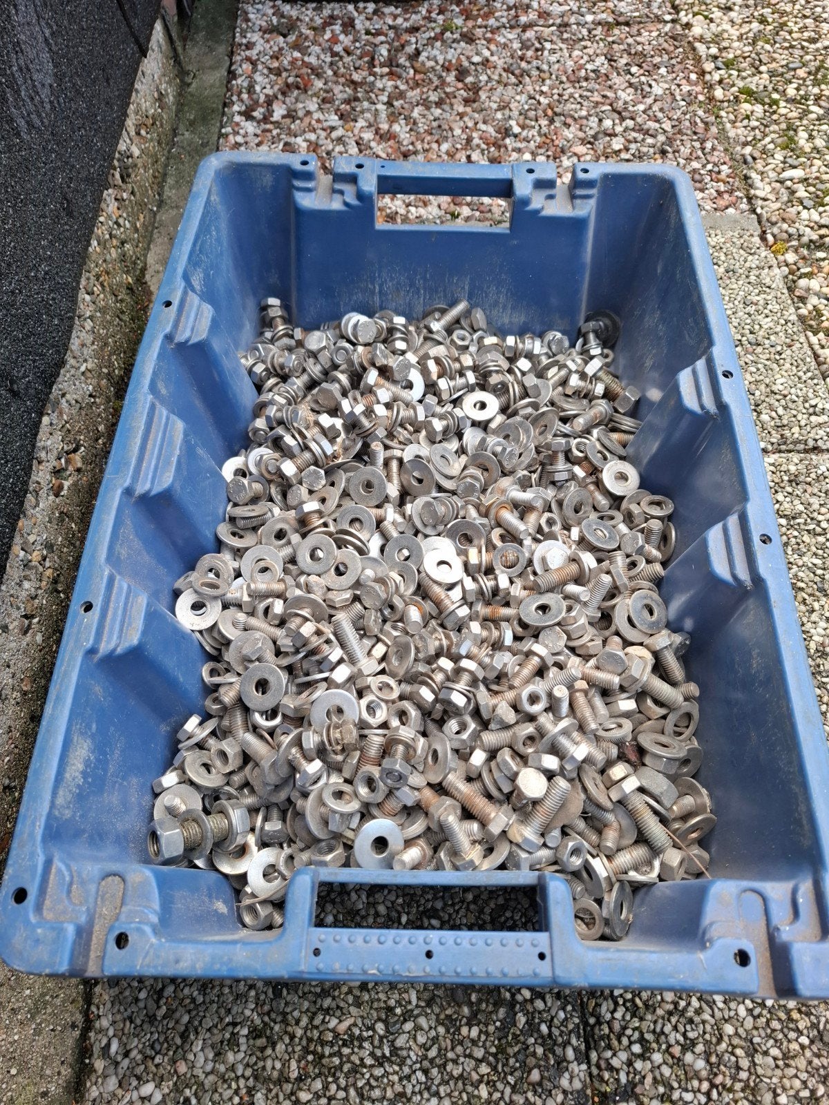 emmer met r.v.s bouten en moeren en ringen., Ophalen, Zo goed als nieuw, Minder dan 50 mm, Rvs
