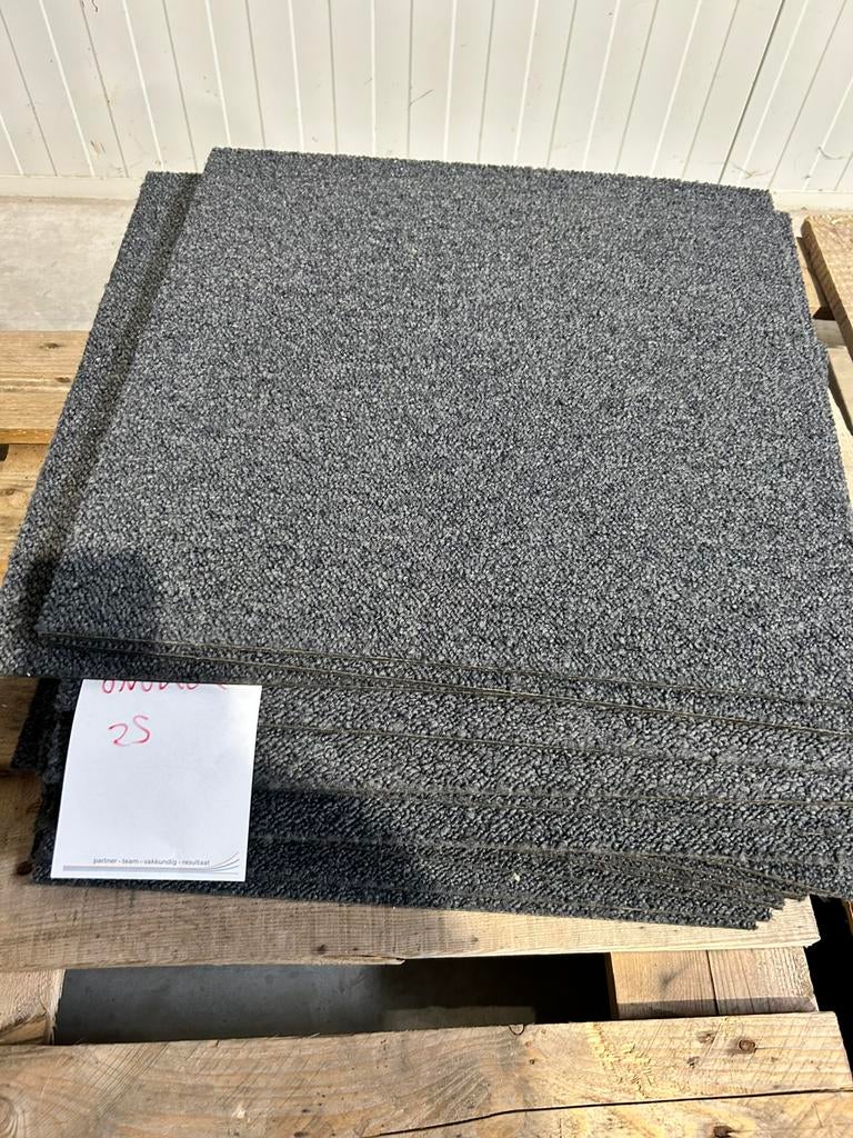 Tapijttegels 25 stuks ca 6 m2 grijs, Ophalen, Gebruikt, Grijs, Tapijttegels