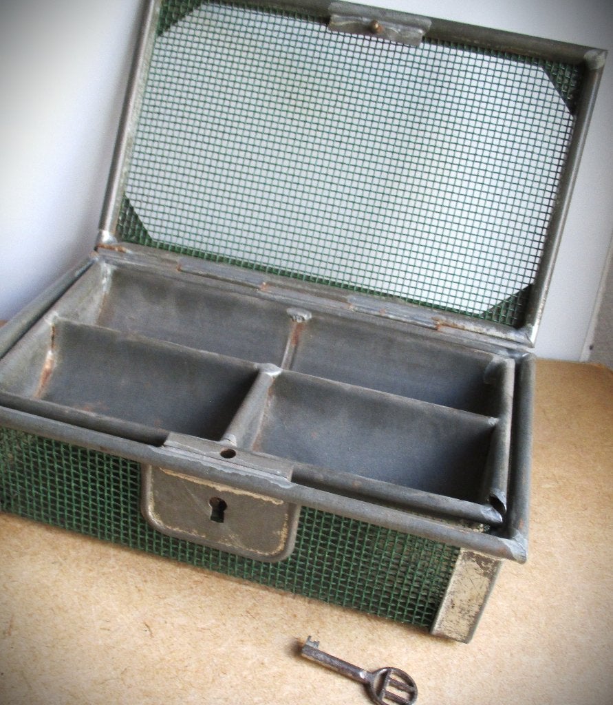 Geldkist~Vintage metalen kist~Draadgaas + sleutel~Binnenvak, Ophalen of Verzenden, Huis en Inrichting