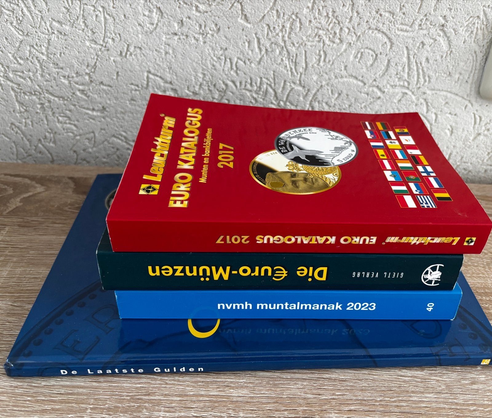Diverse catalogi over euromunten, Postzegels en Munten, Munten | Europa | Euromunten, Ophalen of Verzenden, Overige landen, 2 euro