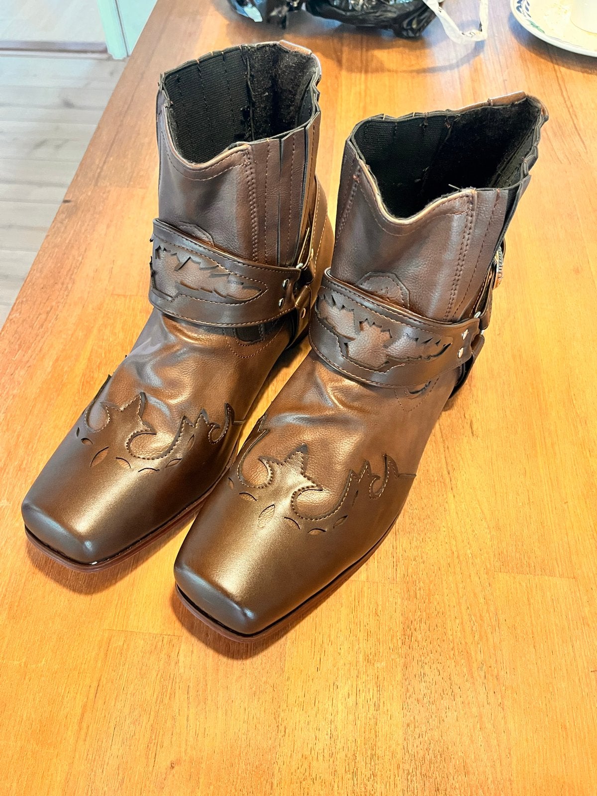 Stijlvolle bruine cowboylaarzen met gesp, Ophalen, Gedragen, Bruin, Boots