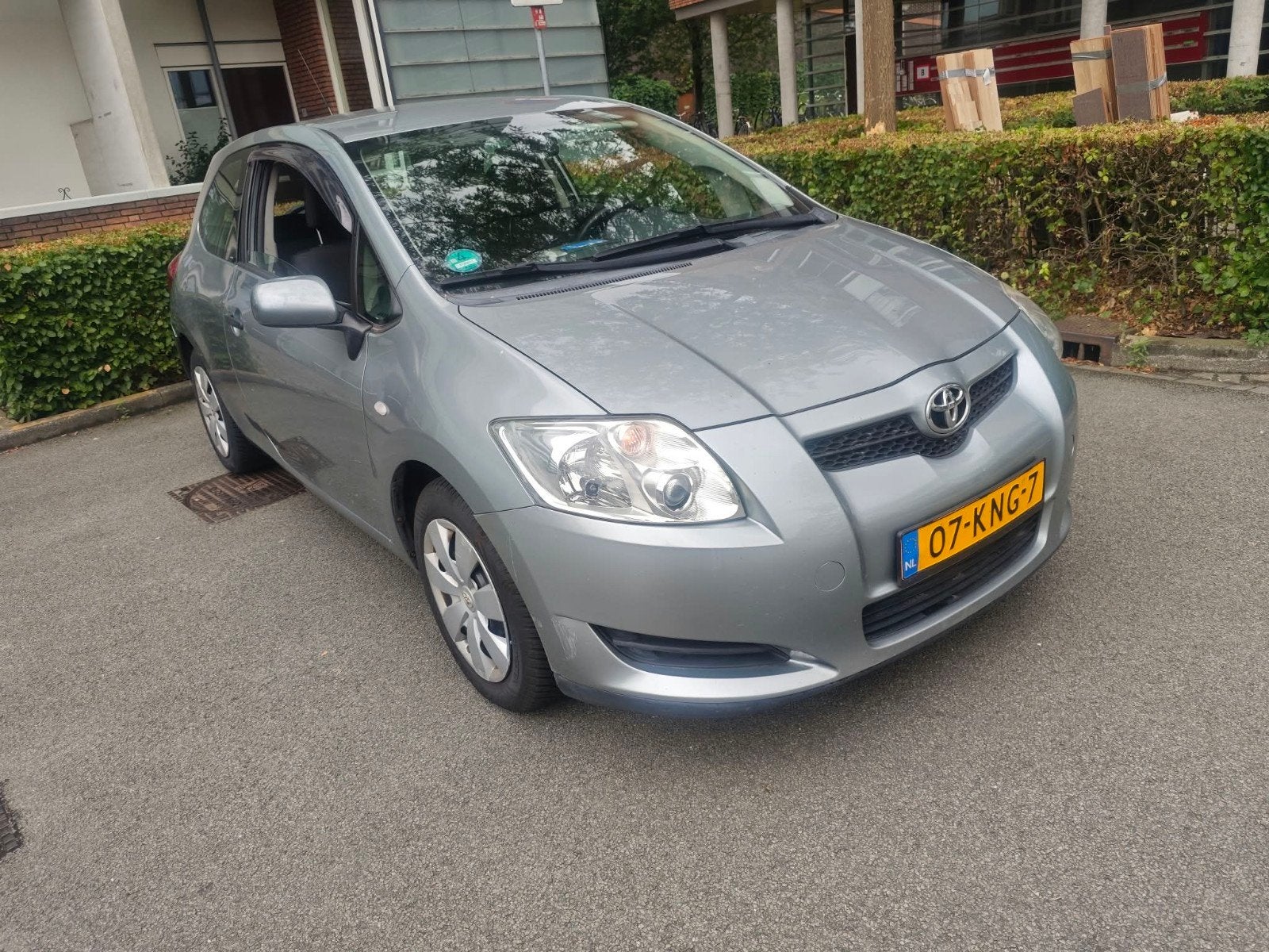 Toyota Auris 1.3 Vvt-i 3DR 2010 Grijs, Auto's, Voorwielaandrijving, 4 cilinders, 100 pk, Bedrijf
