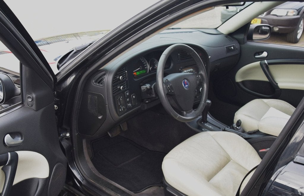 Saab 9-5 Estate 2.0t Vector Sport 150 pk, Auto's, Saab, 4 cilinders, 150 pk, Zwart, 93 €/maand