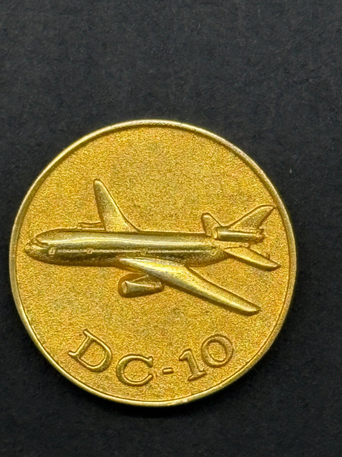 Pin DC-10 verguld, Ophalen of Verzenden, Zo goed als nieuw