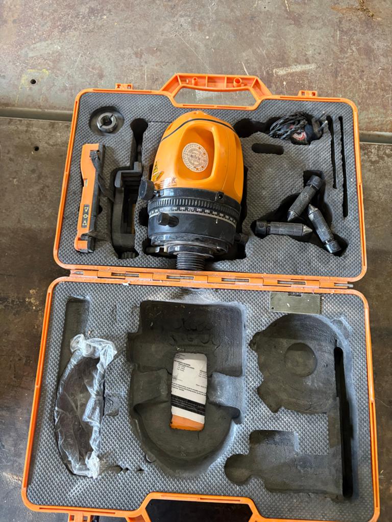 Rotatielaser met koffer en accessoires, Doe-het-zelf en Verbouw, Ophalen of Verzenden, Gebruikt