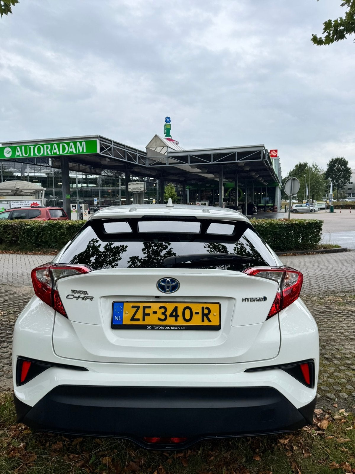 Toyota C-HR 1.8 Hybrid/Benzine 122pk CVT 2019 Wit, Auto's, Dealer onderhouden, Stof, 725 kg, Zwart