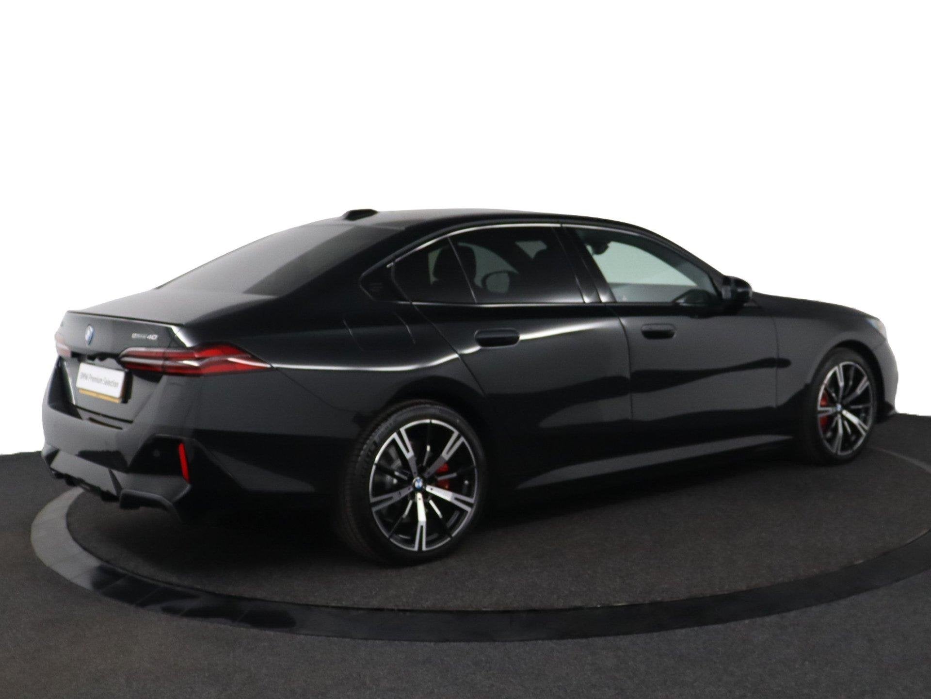 BMW i5 eDrive40 M Sport Edition 84 kWh | SOH 100% | M Sportp, Auto's, 2095 kg, 510 min, Zwart, Met garantie (alle)