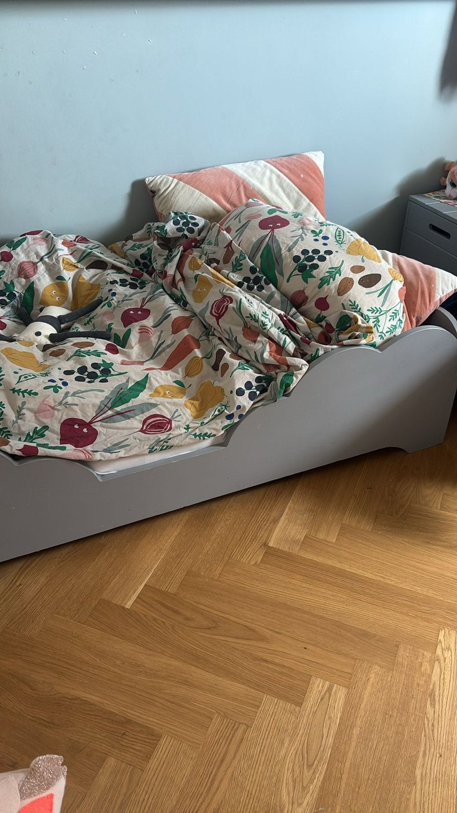 Kinderbed wolk lichtgrijs, Ophalen, Eenpersoons, 190 cm of minder, Zo goed als nieuw