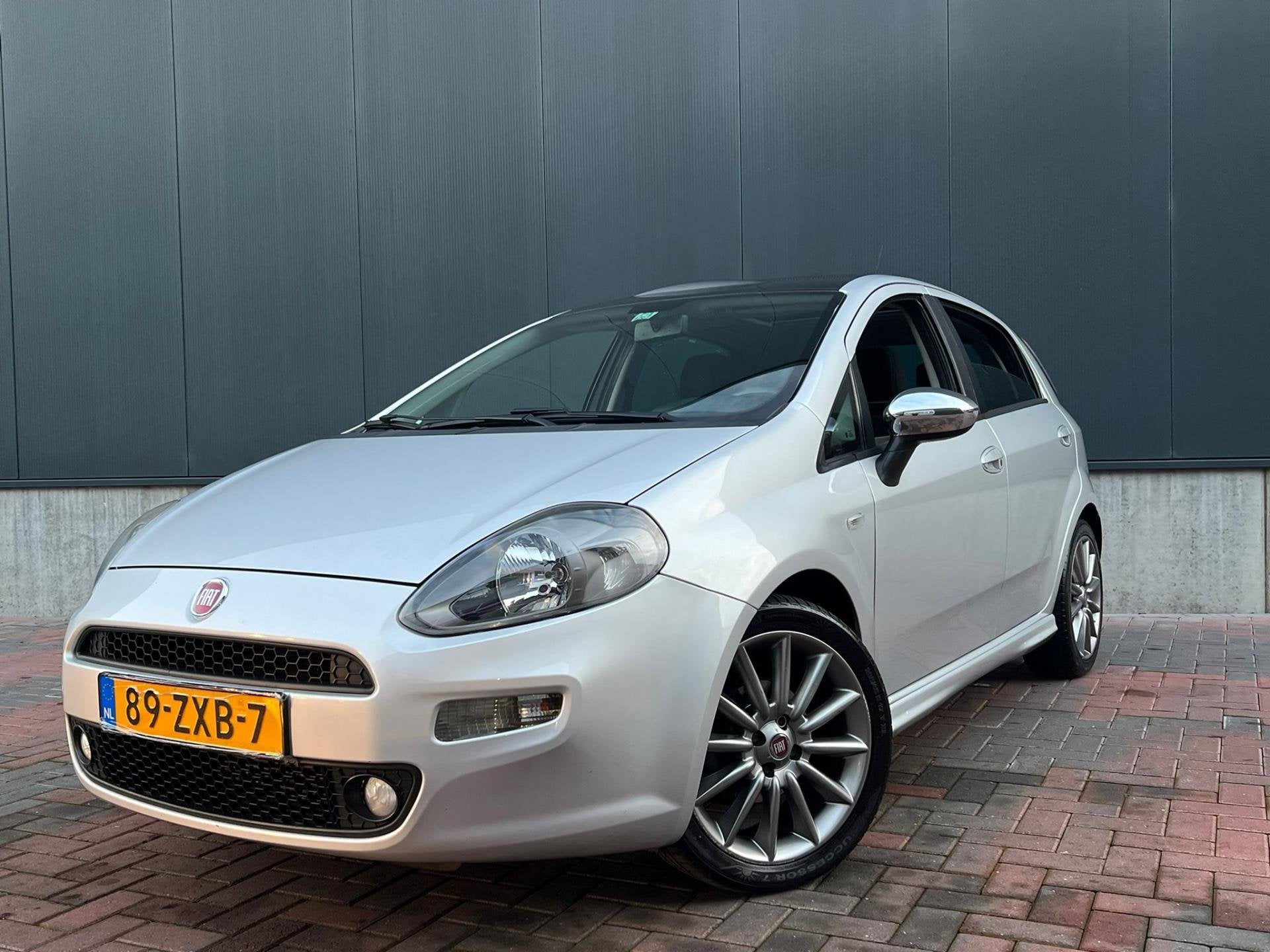 Fiat Punto Evo 0.9 TwinAir Sport * Pano * Trekhaak * Cruise, Voorwielaandrijving, Euro 5, 86 pk, Gebruikt