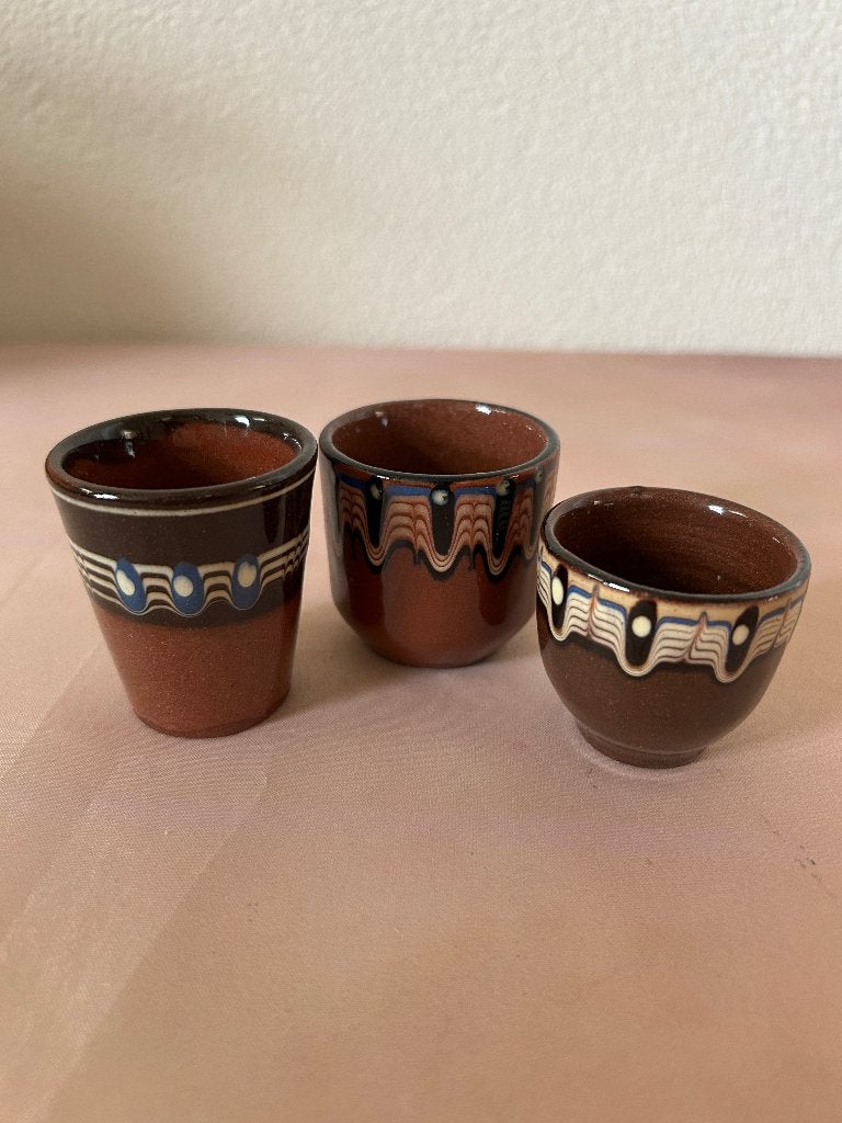 Vintage Bulgaars aardewerk Troyan eierdopjes 3 stuks, Antiek en Kunst, Ophalen of Verzenden