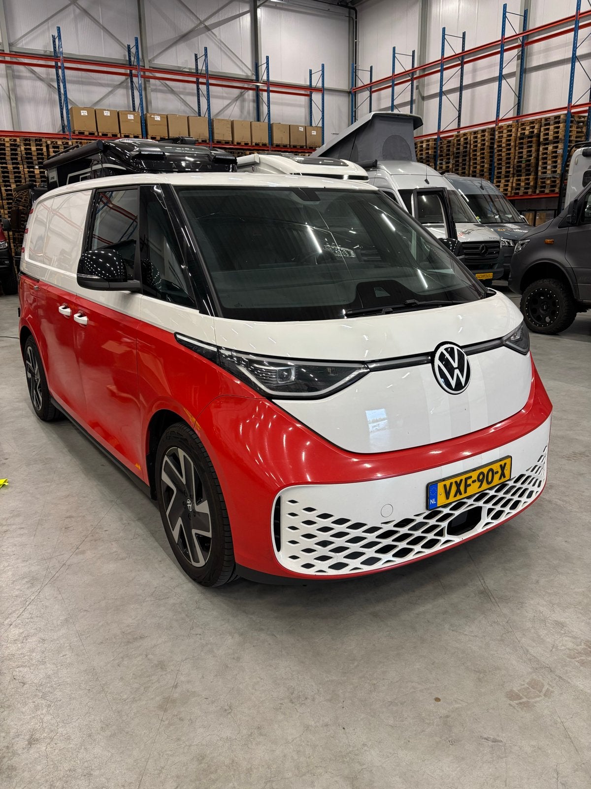 Volkswagen Id.buzz Cargo 77kWh 204pk L1h1 2023 Wit, Auto's, Automaat, Achterwielaandrijving, Zwart, Volkswagen