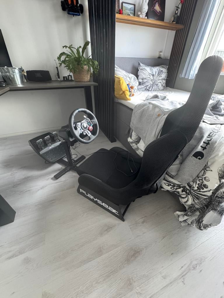 Playseat met logitech g29 stuur en pedalen, Spelcomputers en Games, Spelcomputers | Sony PlayStation Consoles | Accessoires, Ophalen