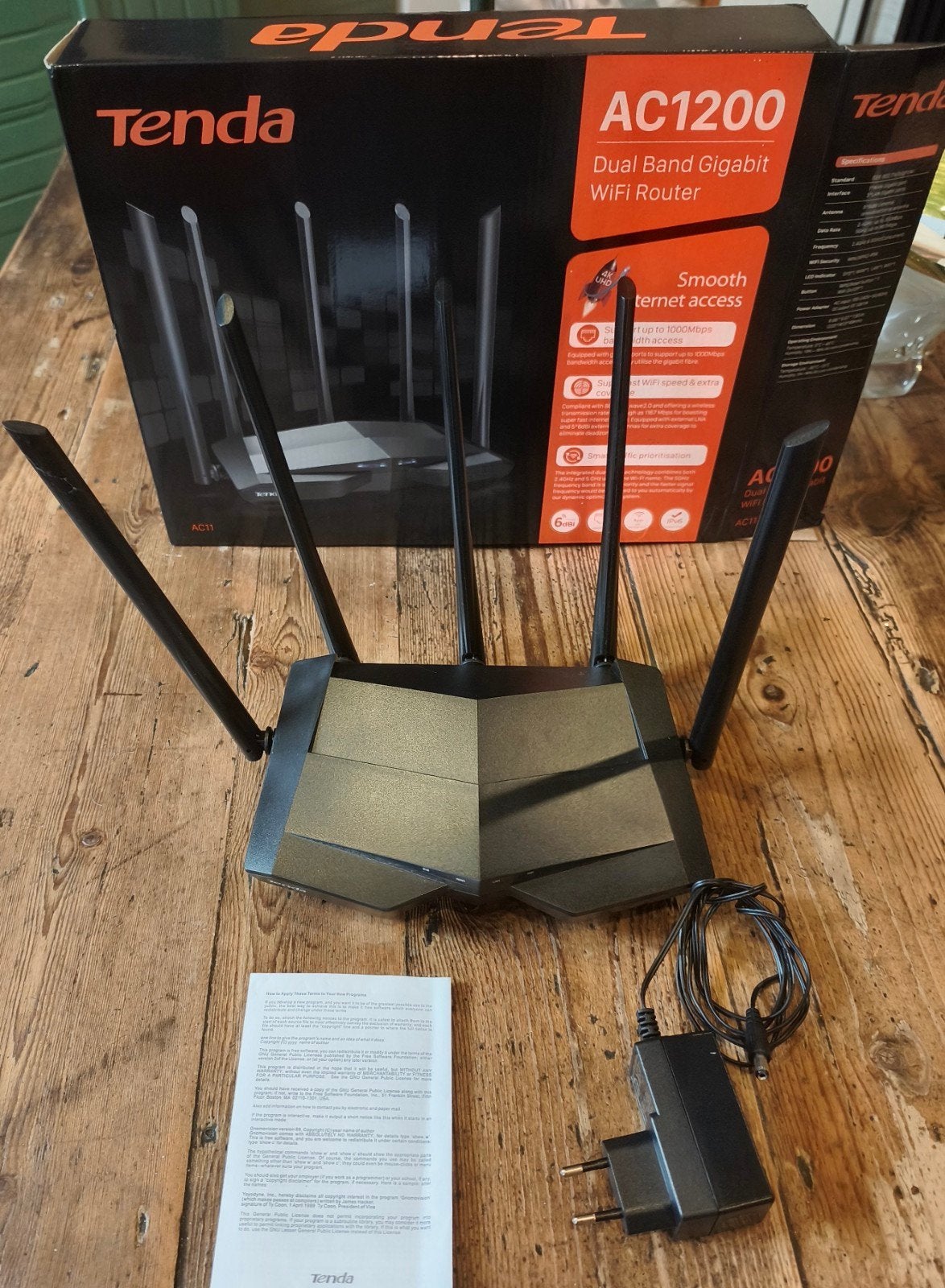 Tenda AC11 AC1200 Dual-Band Gigabit WiFi Router, Ophalen of Verzenden, Zo goed als nieuw, Router met modem, Tenda