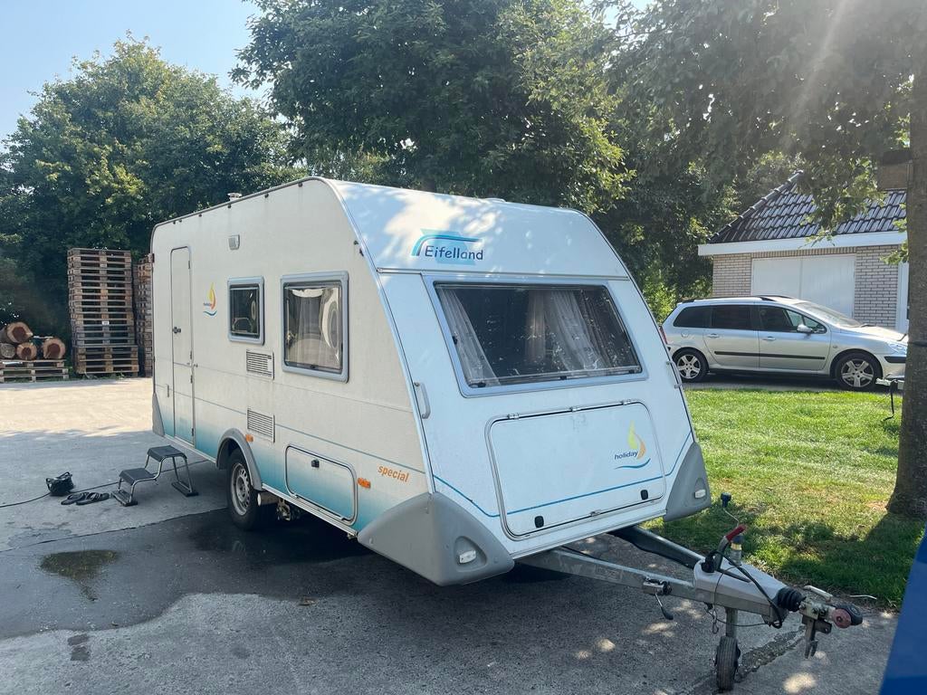 Eifelland 420 Special met mover en voortent, Koelkast, Vast bed, Treinzit, 750 - 1000 kg