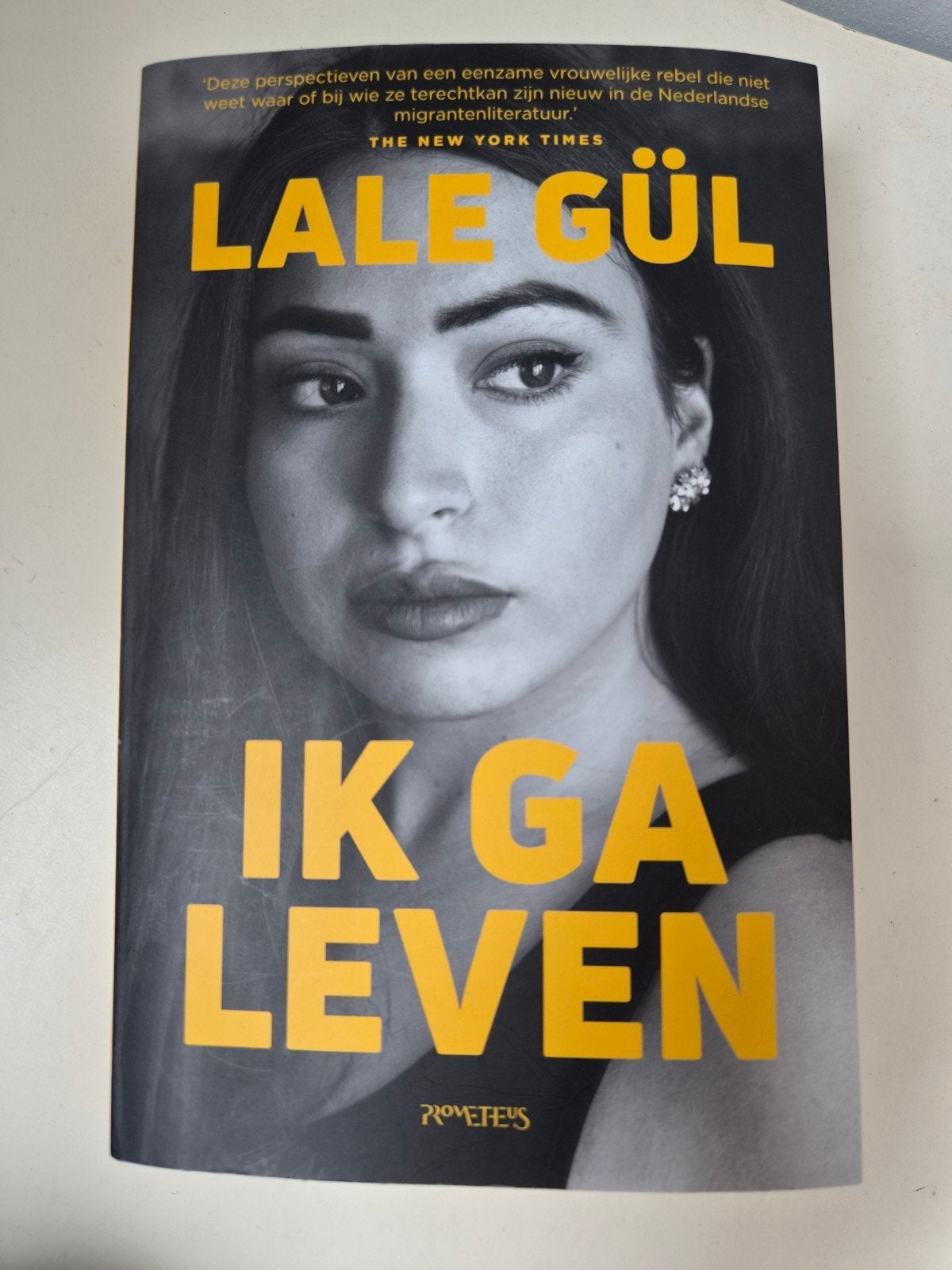 Lale Gül - Ik Ga Leven (Roman), Ophalen of Verzenden, Zo goed als nieuw, Lale Gül, Nederland