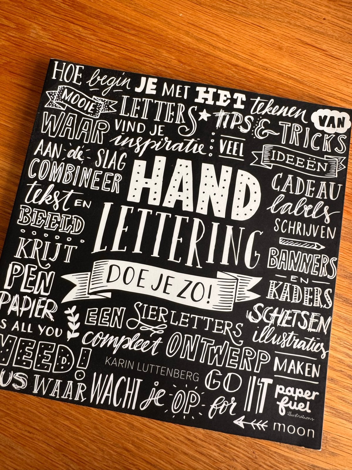 Handlettering Doe Je Zo! - Karin Luttenberg, Ophalen, Zo goed als nieuw, Grafische vormgeving