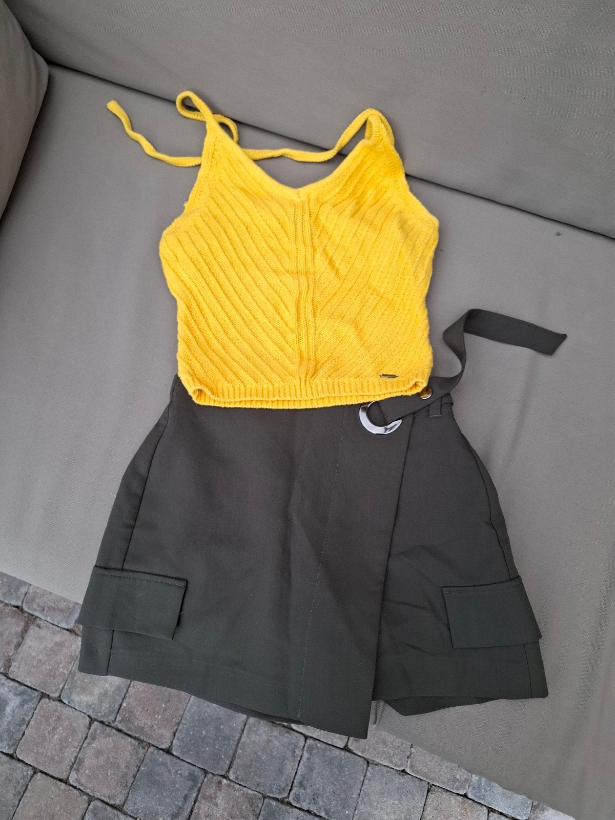 Zomerse set: Gele gebreide top en kaki broekrok, Ophalen of Verzenden, Zo goed als nieuw, Meisje