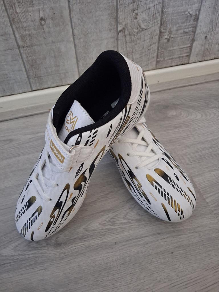 Nieuwe Voetbalschoenen - Maat EU 30, Ophalen, Nieuw, Schoenen