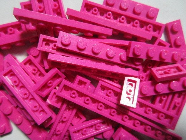 nr. 8183, 50 magenta platte plaatjes, 1 nop breed., Kinderen en Baby's, Speelgoed | Duplo en Lego, Ophalen of Verzenden, Zo goed als nieuw