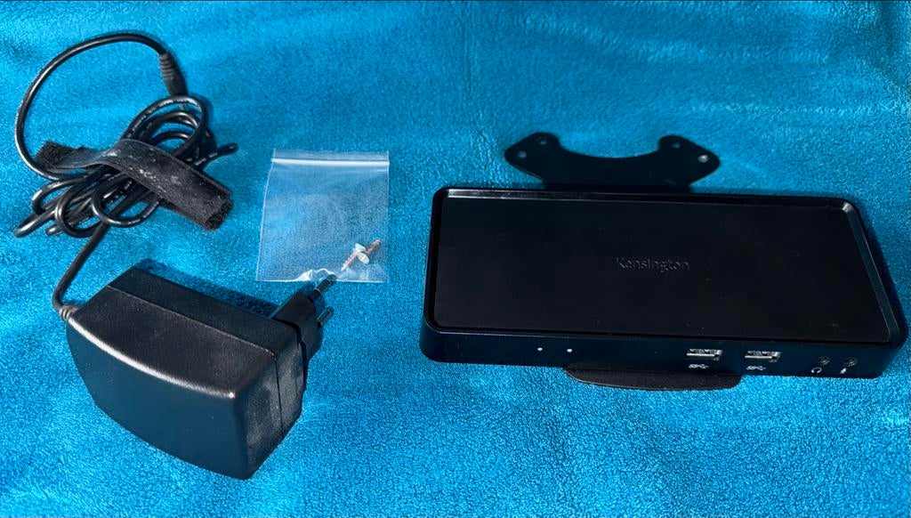Kensington SD3600 Dual Video Docking Station + ophangsysteem, Ophalen of Verzenden, Gebruikt, Docking station, Laptop