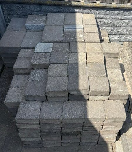 Gratis!, Tuin en Terras, Tegels en Klinkers, Ophalen, Zo goed als nieuw, Beton, Klinkers