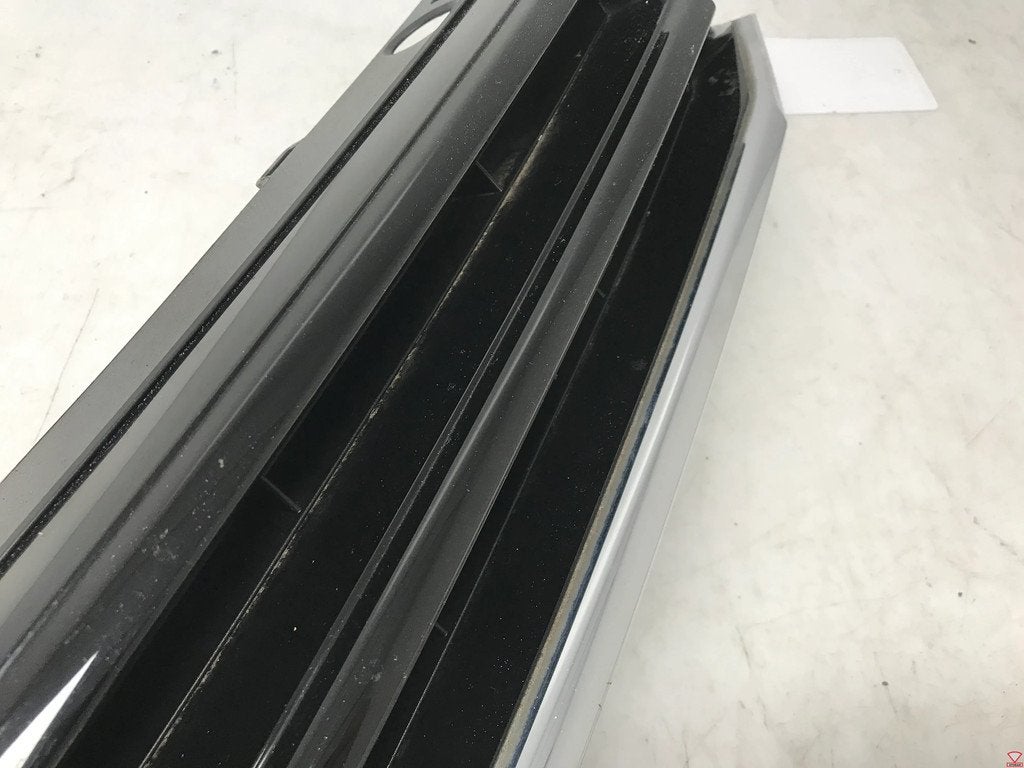 VW Touran 5T 5TA Grille Grill Origineel! 5TA853653C, Gebruikt, Volkswagen AG, Berliner Ring 2
38440  Wolfsburg, DE, Volkswagen