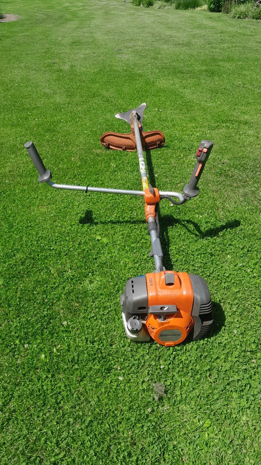 Bos maaier motorzeis husqvarna 135 R  bosmaaier benzine maai, Ophalen, Benzine, Gebruikt, Husqvarna stihl honda