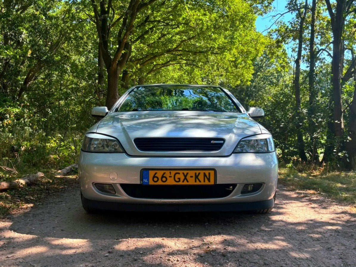 Opel Astra 2.2 16V Coupe, Auto's, Opel, Voorwielaandrijving, Sportstoelen, 4 stoelen, Origineel Nederlands