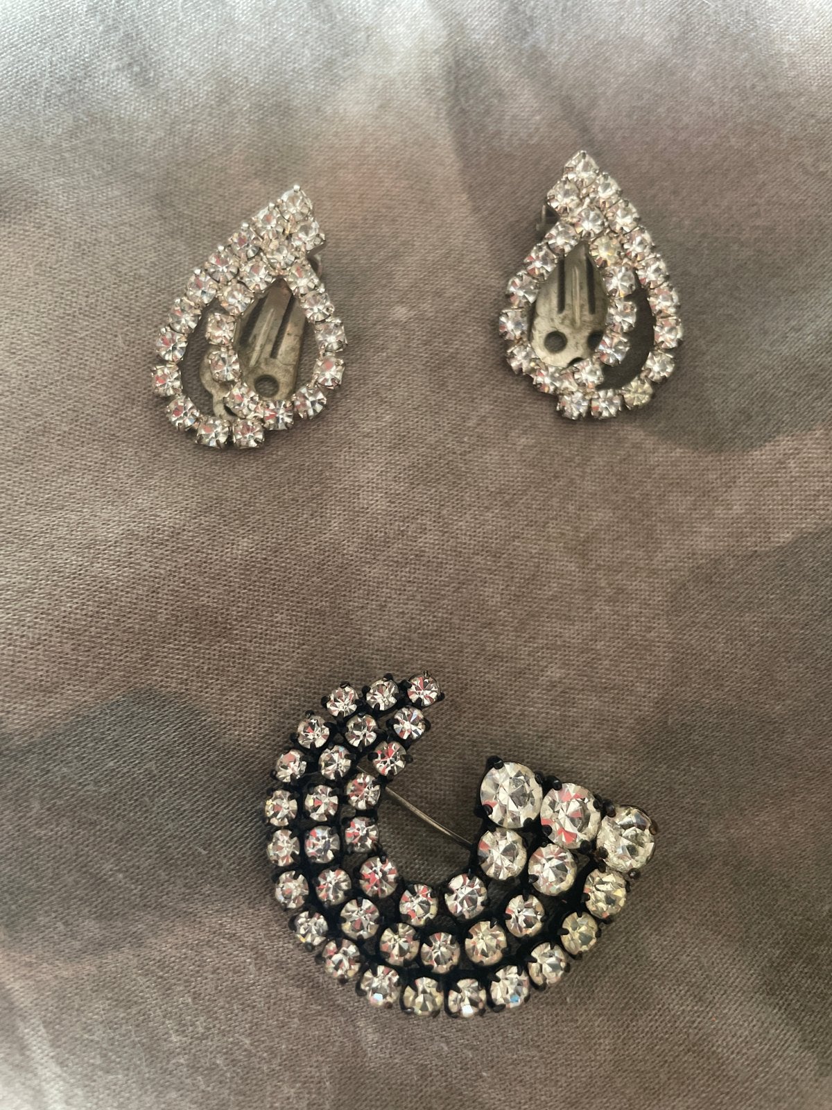 Vintage strass oorbellen en broche, Overige materialen, Gebruikt, Ophalen of Verzenden, Knopjes of Stekers