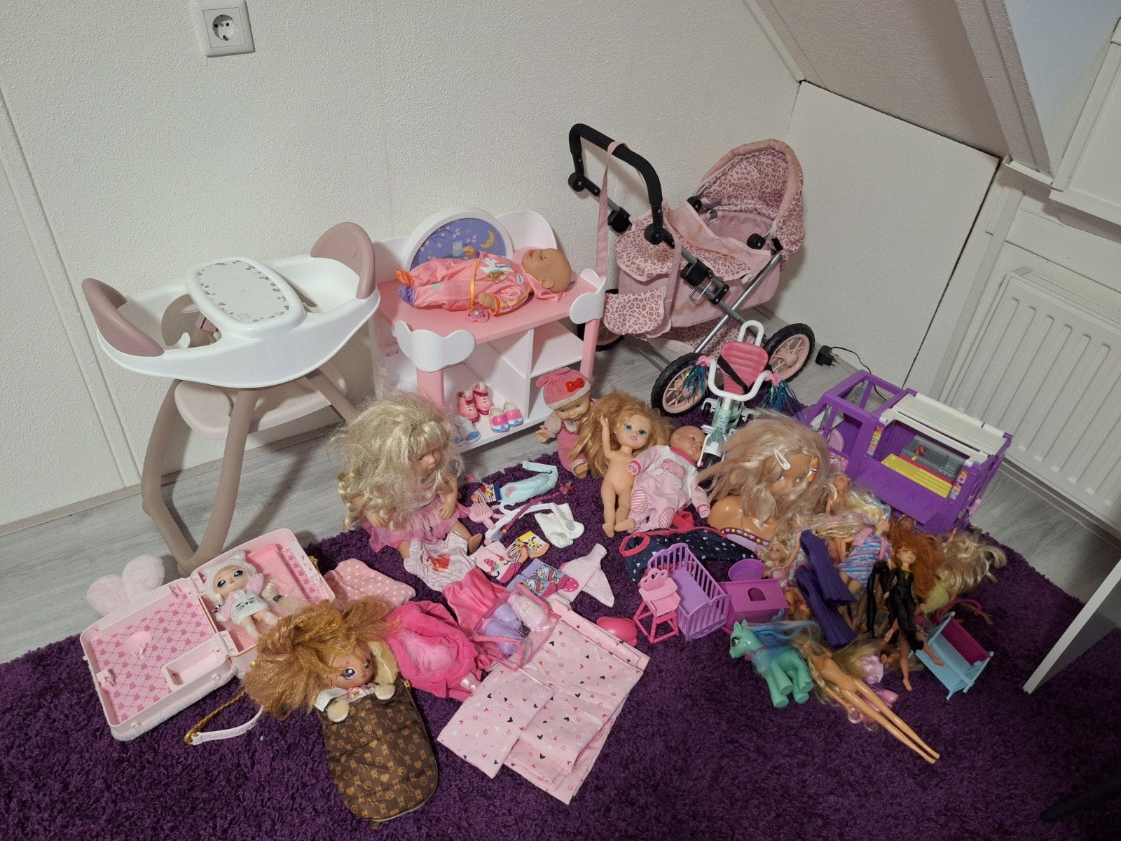 Grote partij poppen, poppenwagen en accessoires, Ophalen, Gebruikt, Babypop